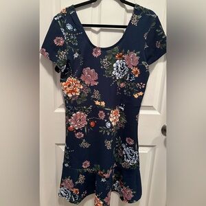 Planet Gold short sleeve dress. Floral pattern Sz XXL (fits like XL).